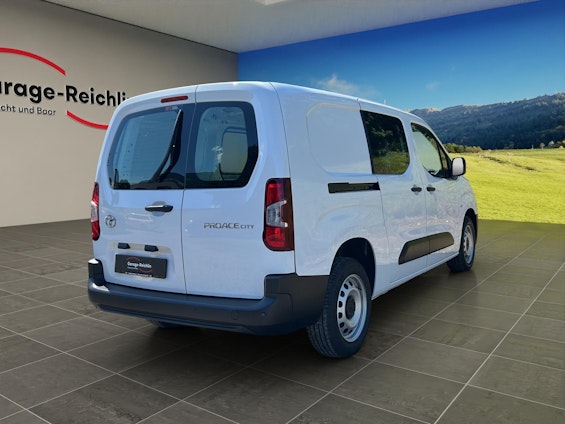 Vehicle image 4 Vehicle image 4