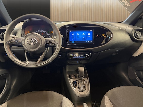 Vehicle image 11