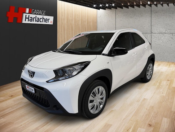 First vehicle image