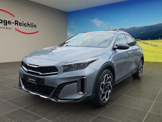 First vehicle image