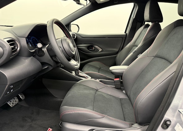 Vehicle image 4 Vehicle image 4