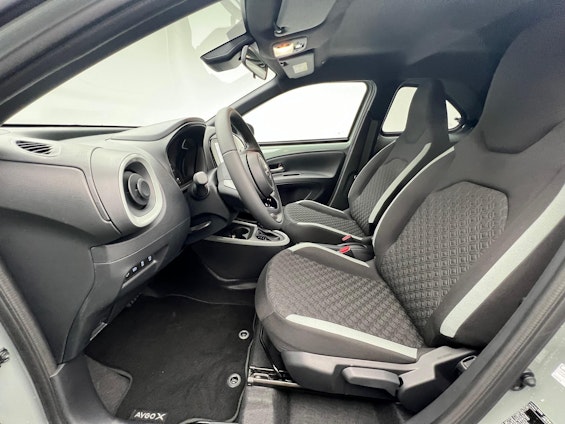 Vehicle image 6