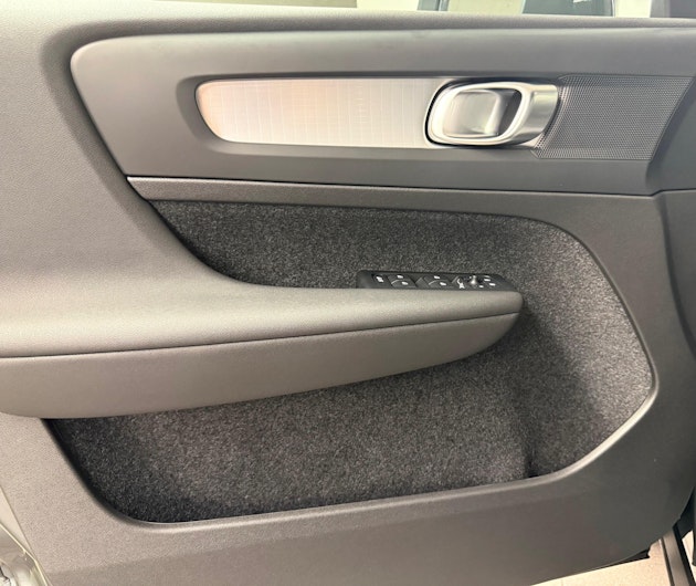 Vehicle image VOLVO XC40