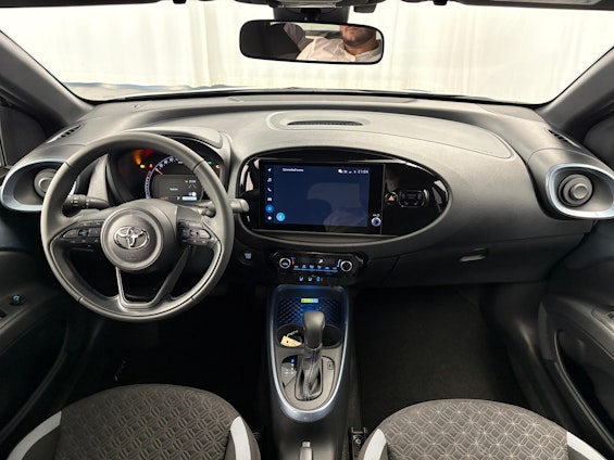 Vehicle image 7