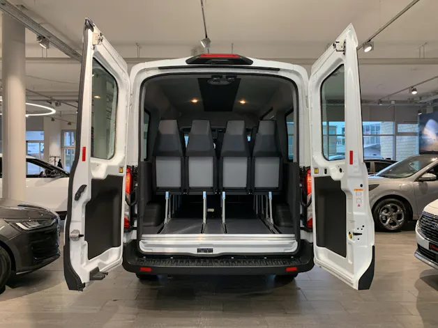 Ford E-Transit 13 Plätzer Personentransport