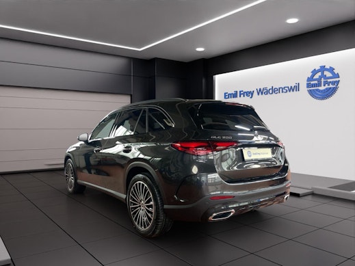 MERCEDES-BENZ GLC 200 AMG Line 4matic 3