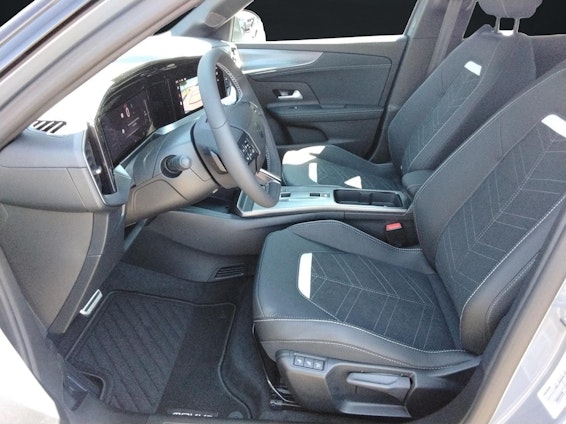 Vehicle image 3 Vehicle image 3