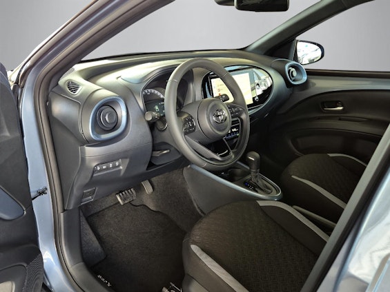 Vehicle image 11