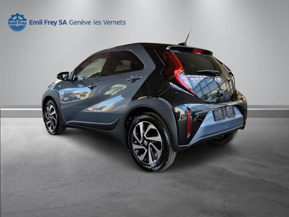 Vehicle image 7