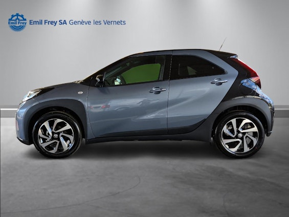 Vehicle image 6
