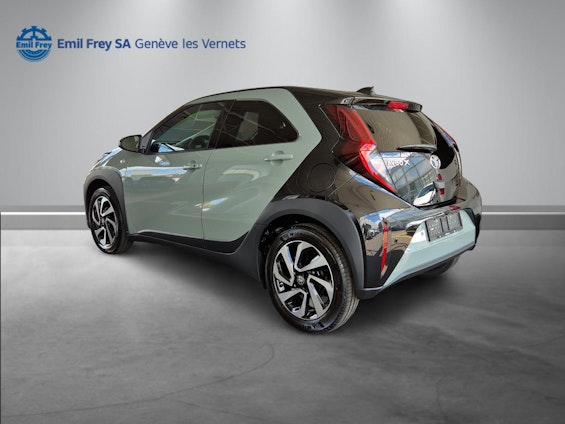 Vehicle image 6