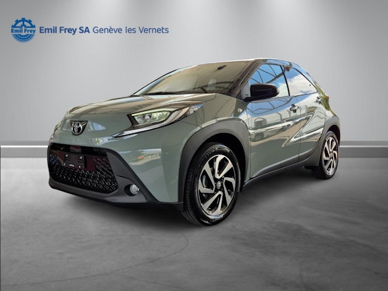 First vehicle image