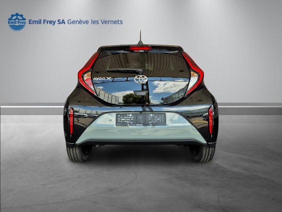 Vehicle image 9