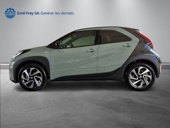 Vehicle image 3
