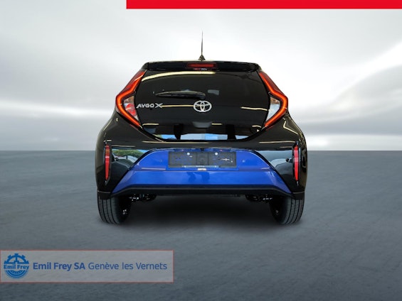 Vehicle image 10
