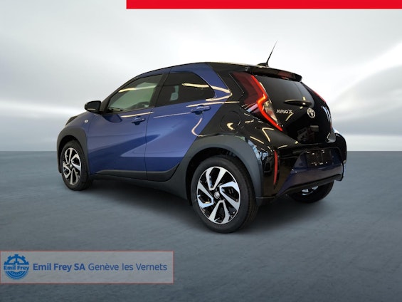 Vehicle image 7