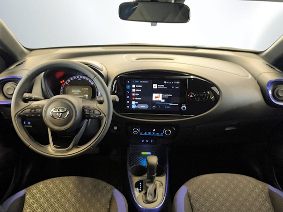 Vehicle image 9
