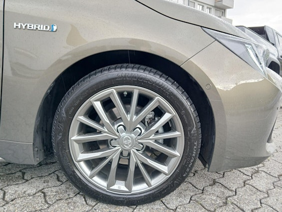 Vehicle image 15