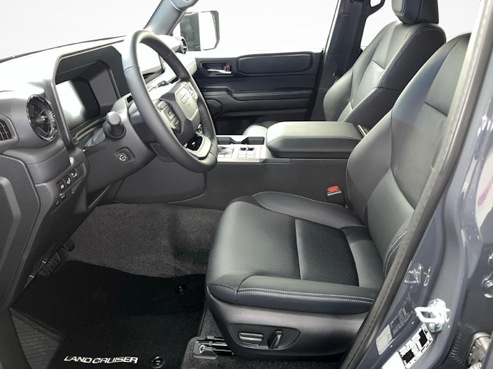 Vehicle image TOYOTA LANDCRUISER