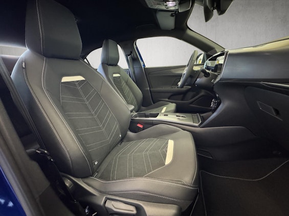 Vehicle image 12 Vehicle image 12