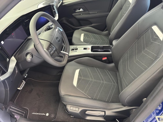 Vehicle image 10 Vehicle image 10