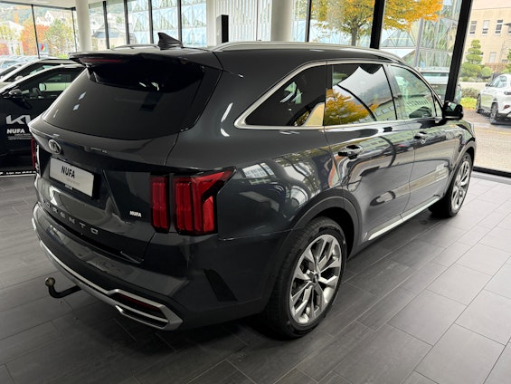 Vehicle image 4 Vehicle image 4