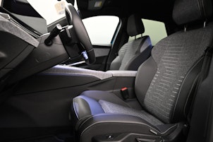 Vehicle image PEUGEOT 3008 1.2 Hybrid Allure