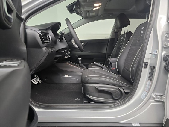 Vehicle image 4 Vehicle image 4