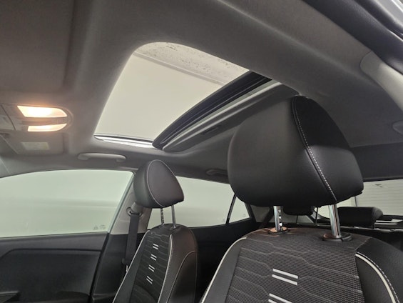 Vehicle image 6 Vehicle image 6