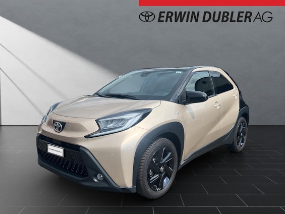First vehicle image