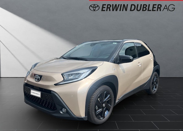 First vehicle image First vehicle image