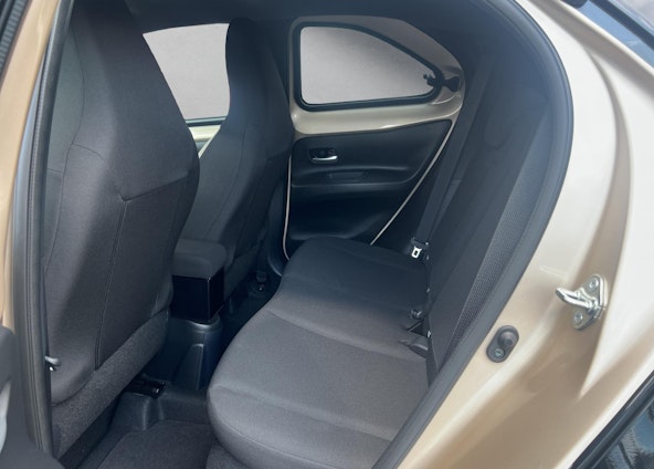 Vehicle image 9 Vehicle image 9