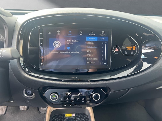 Vehicle image 5 Vehicle image 5