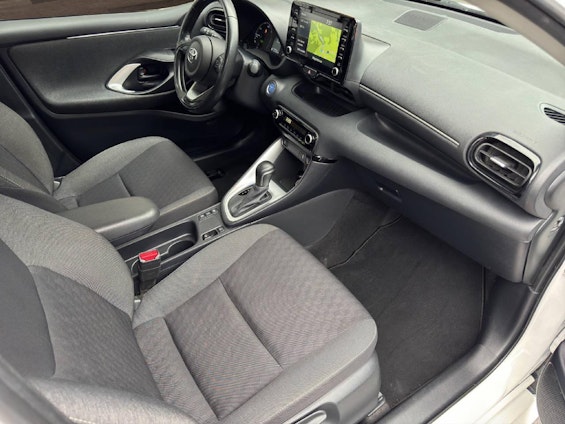 Vehicle image 6