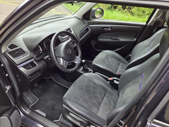 Vehicle image 6