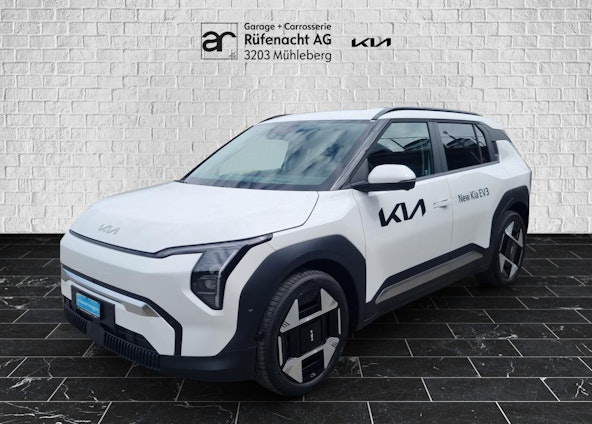 First vehicle image First vehicle image