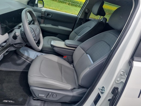 Vehicle image 6 Vehicle image 6