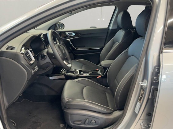 Vehicle image 15 Vehicle image 15