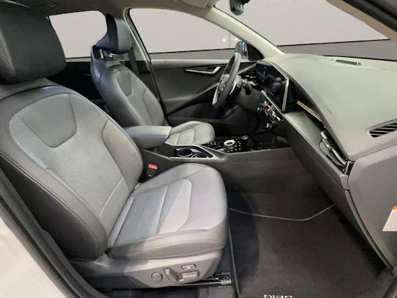 Vehicle image 13 Vehicle image 13