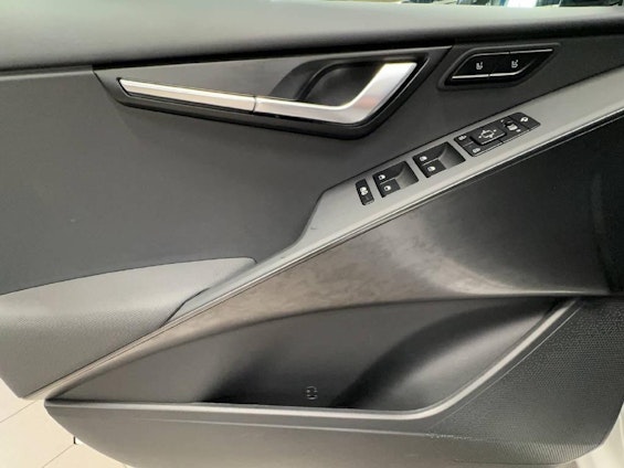 Vehicle image 11 Vehicle image 11