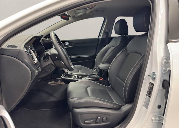 Vehicle image 14 Vehicle image 14