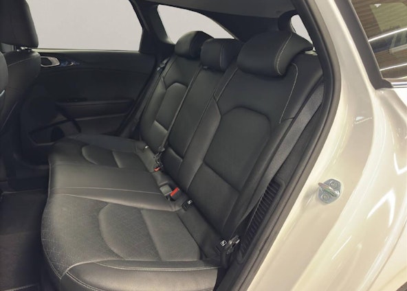 Vehicle image 8 Vehicle image 8