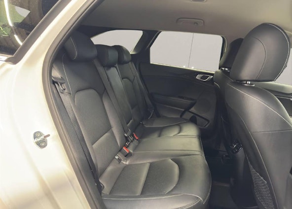 Vehicle image 9 Vehicle image 9