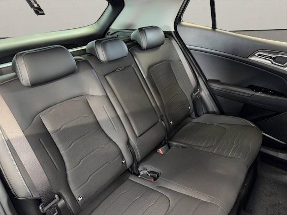 Vehicle image 14 Vehicle image 14