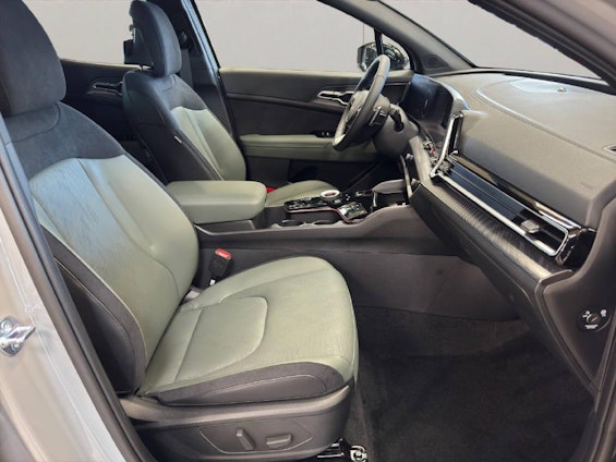 Vehicle image 13 Vehicle image 13