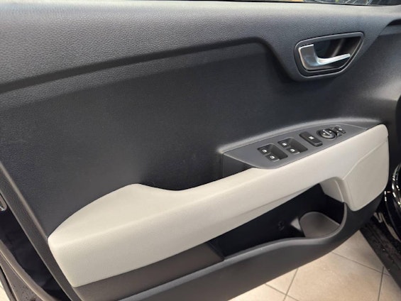 Vehicle image 15 Vehicle image 15