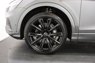 Vehicle image AUDI Q8 3.0 55 TFSI e quattro T-Tronic