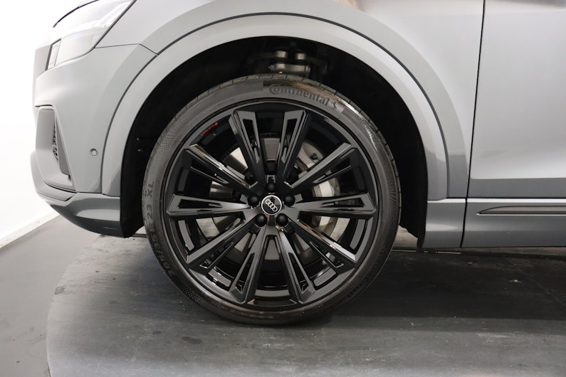 Vehicle image AUDI Q8