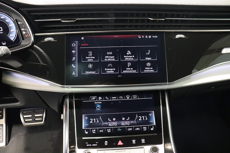 Vehicle image AUDI Q8