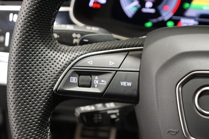 Vehicle image AUDI Q8